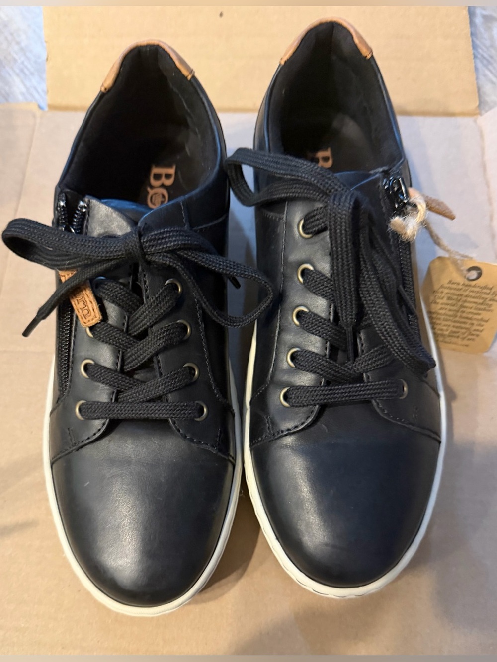 NWT- Women’s Born Moxie Zip Sneaker / 9
